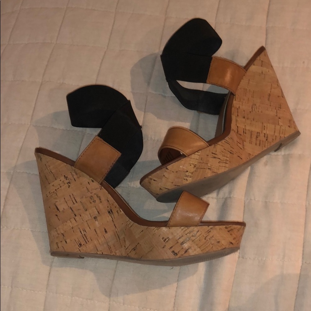 Steve Madden Black and Brown Wedges